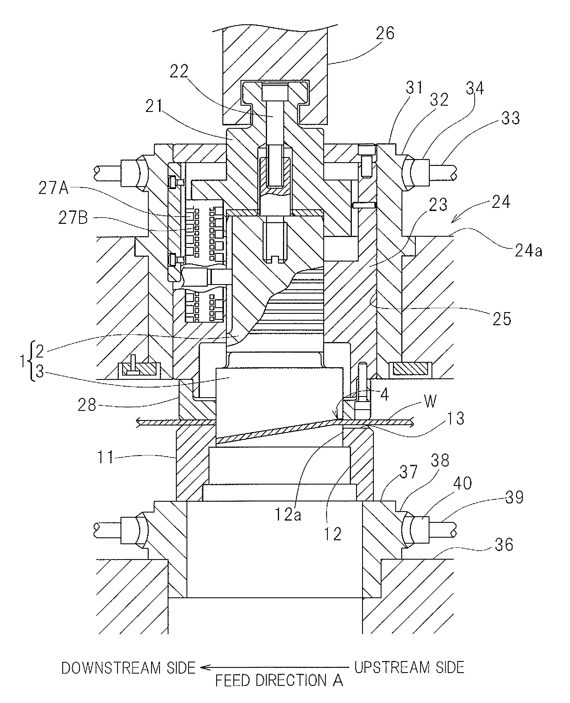 Nibbler assembly for punch press and method of forming elongated hole in sheet material