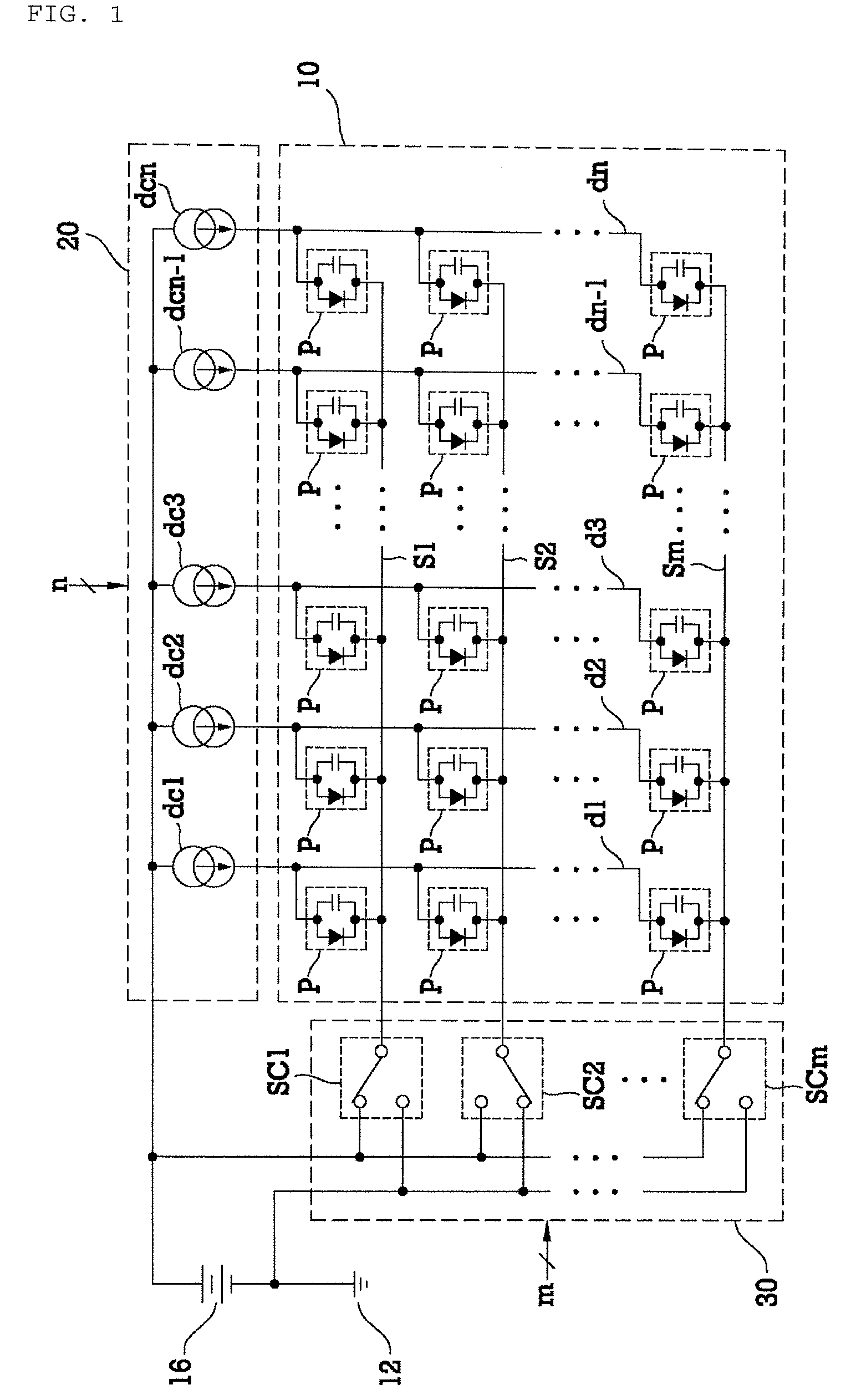 Method of compensating for channel interference of display apparatus and device for controlling driving of data signal