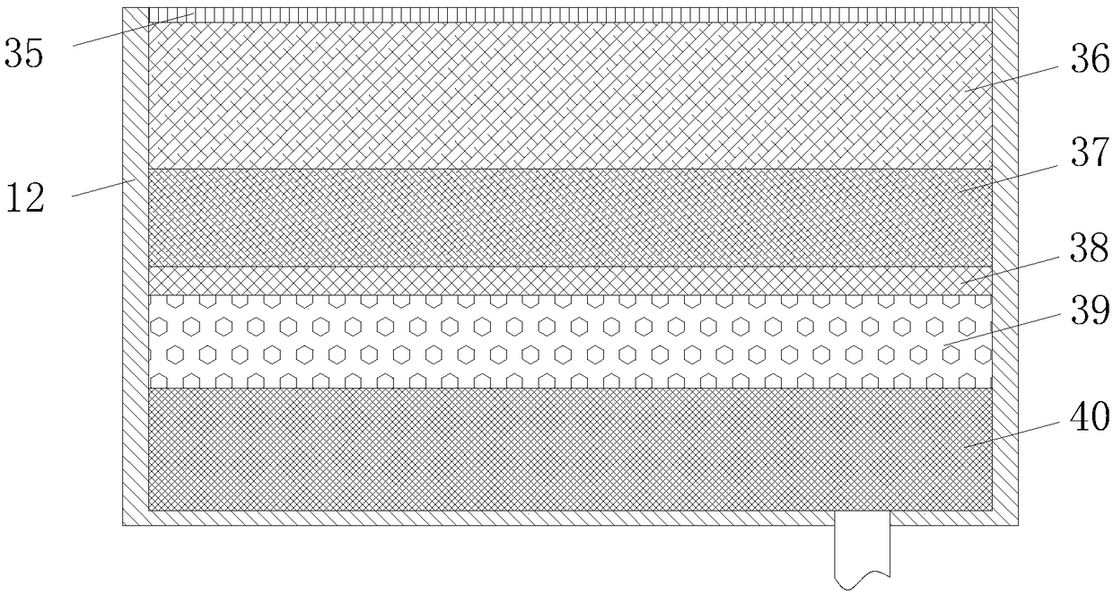 Fish tank with self-filtering function