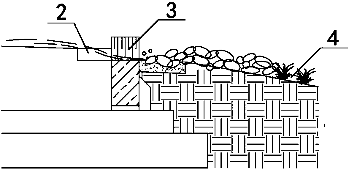 Curb opening drainage device for intercepting initial rainwater