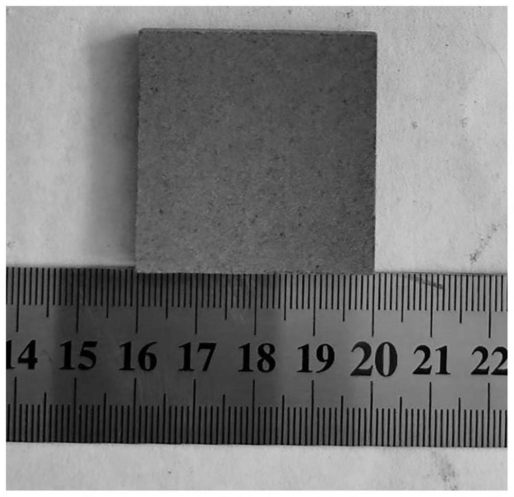 Method for preparing low-shrinkage porous ceramic through high-temperature self-foaming of aluminum ash