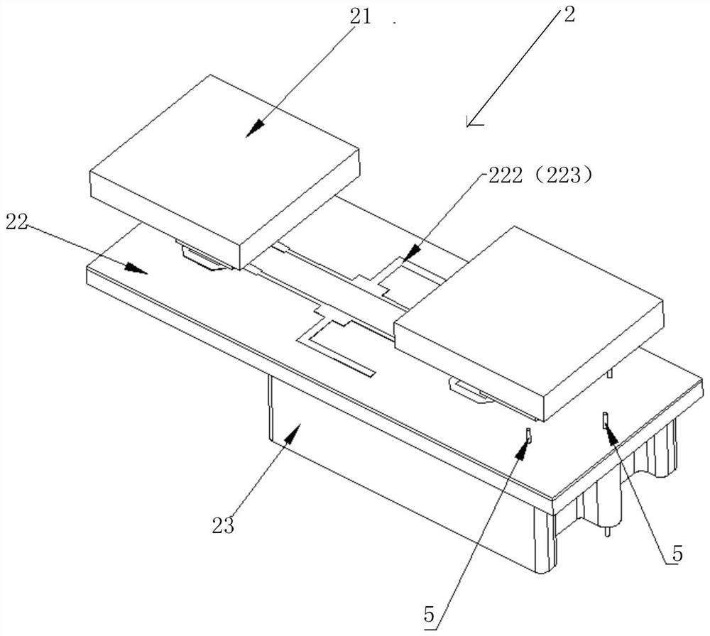 Base station antenna and its antenna array module