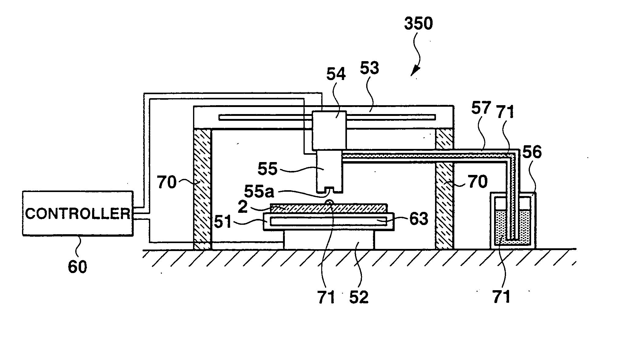 Solution spray apparatus and solution spray method