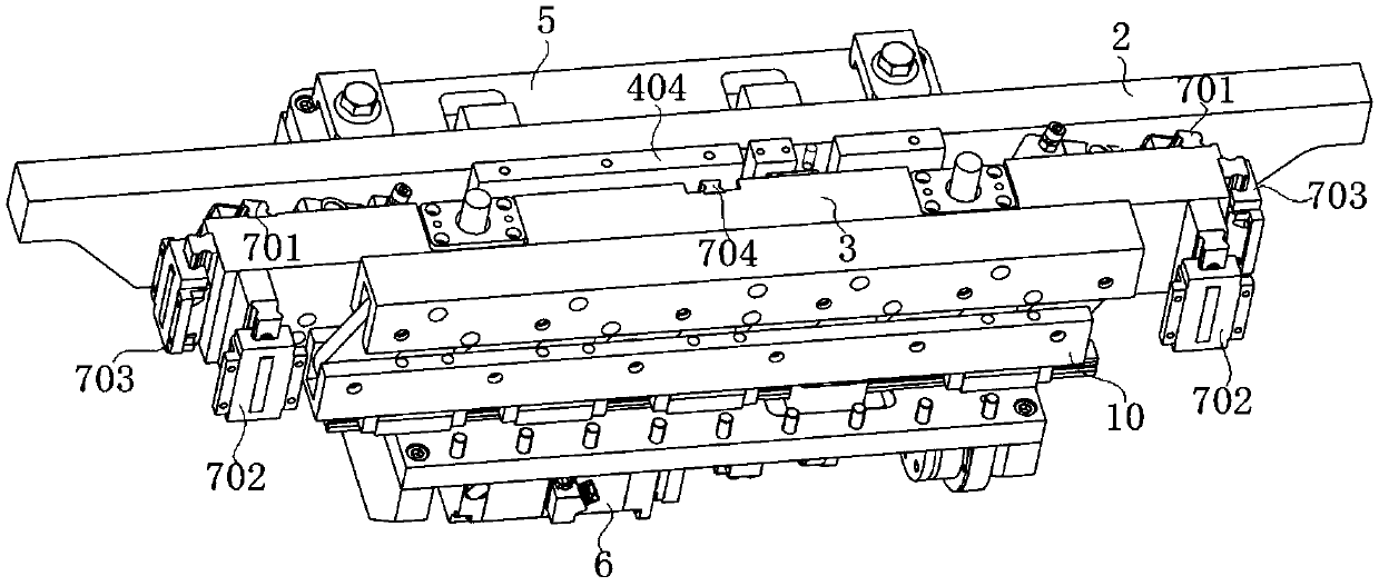 Device and method for accurately detecting wheel tread scratches and out-of-roundness