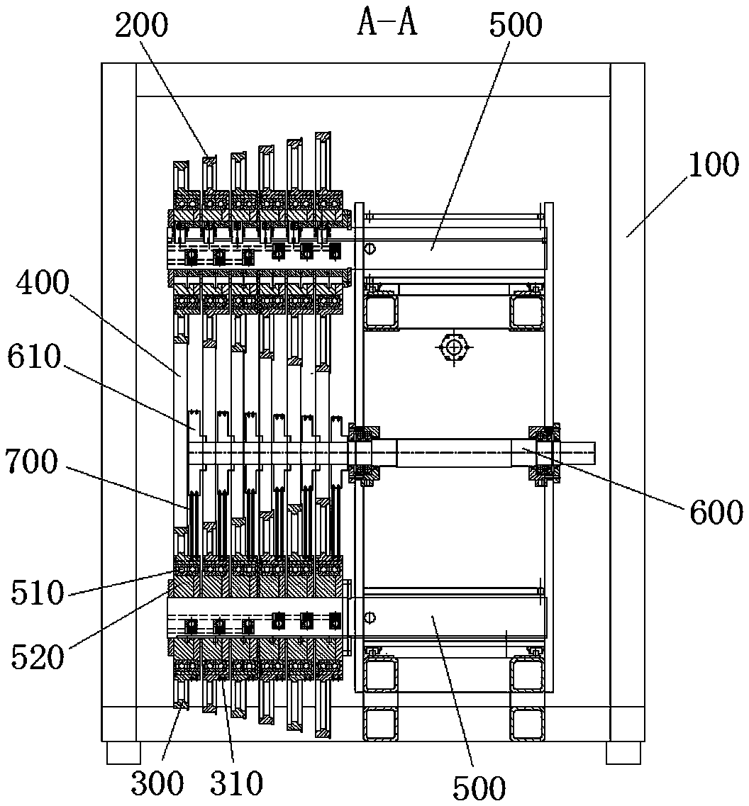 Multi-band saw with adjustable cutting thickness and working method thereof