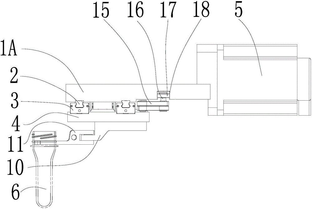 Bottle blank distance separating mechanism for plastic bottles