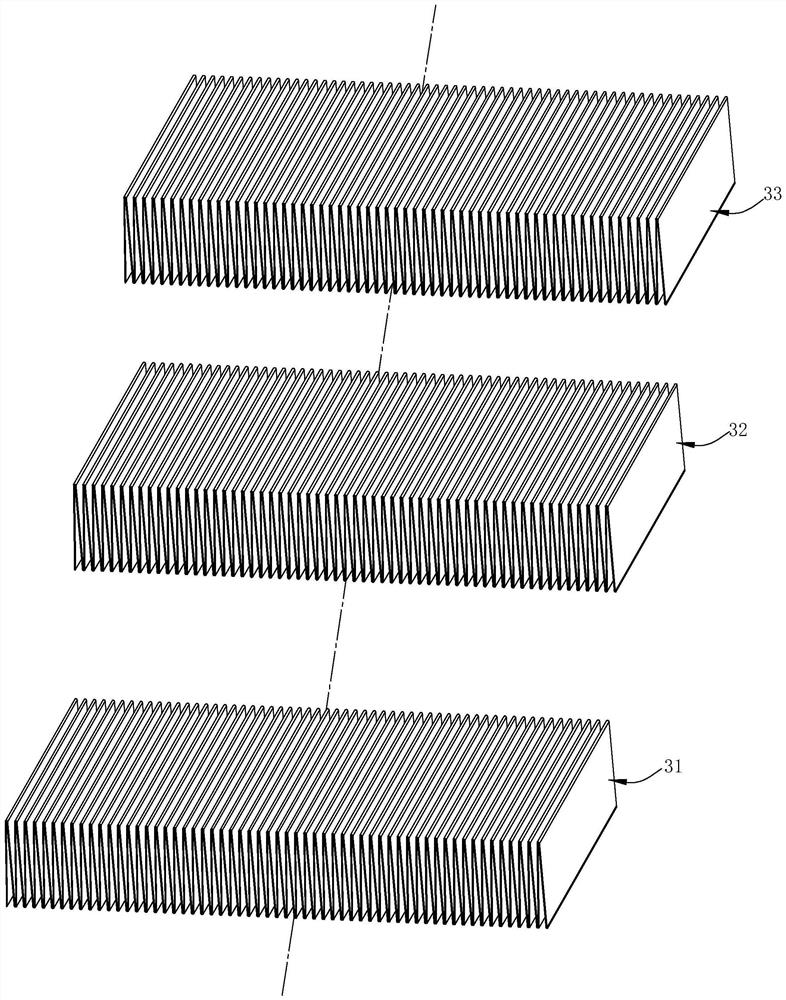 Purification assembly and filtering device applying purification assembly