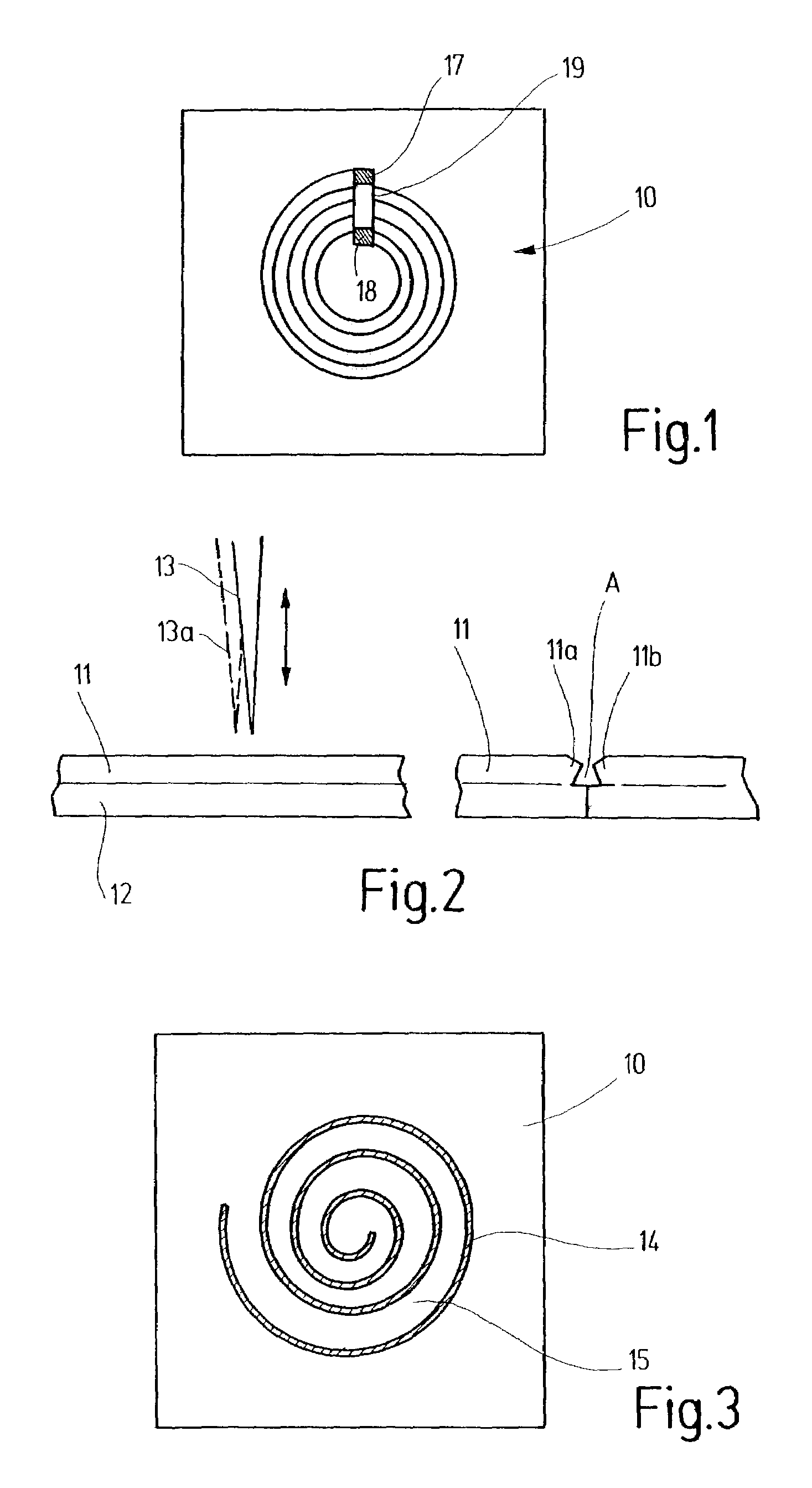 Method for producing a tag or a chip card having a coil antenna