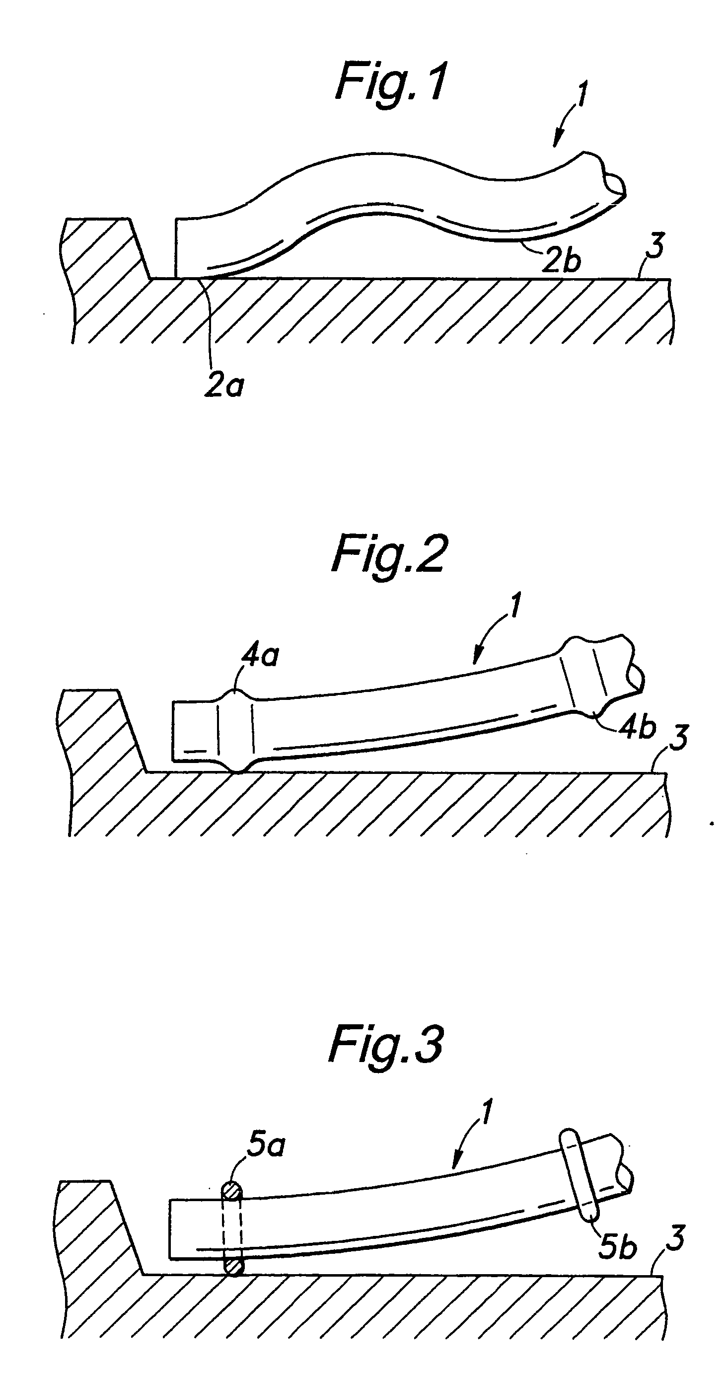 Compression coil spring device having a discrete support