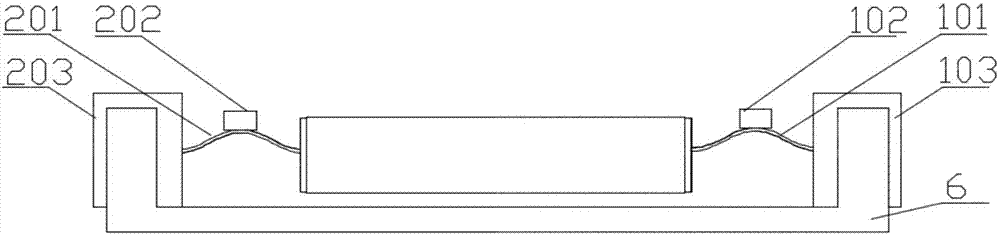 Piezoelectric beam and capacitor combined type bidirectional energy collection device with bistable feature