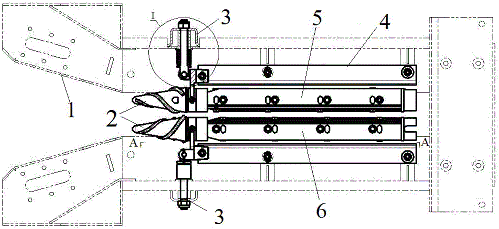 Corn header spike picking device and corn harvester with same