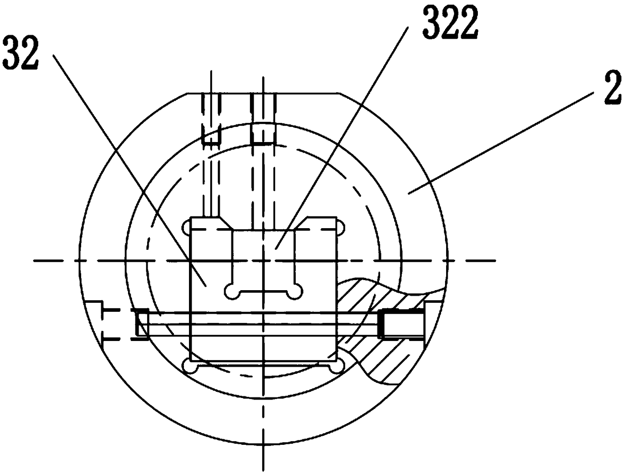 Aligning protection device for large-volume center roller flange