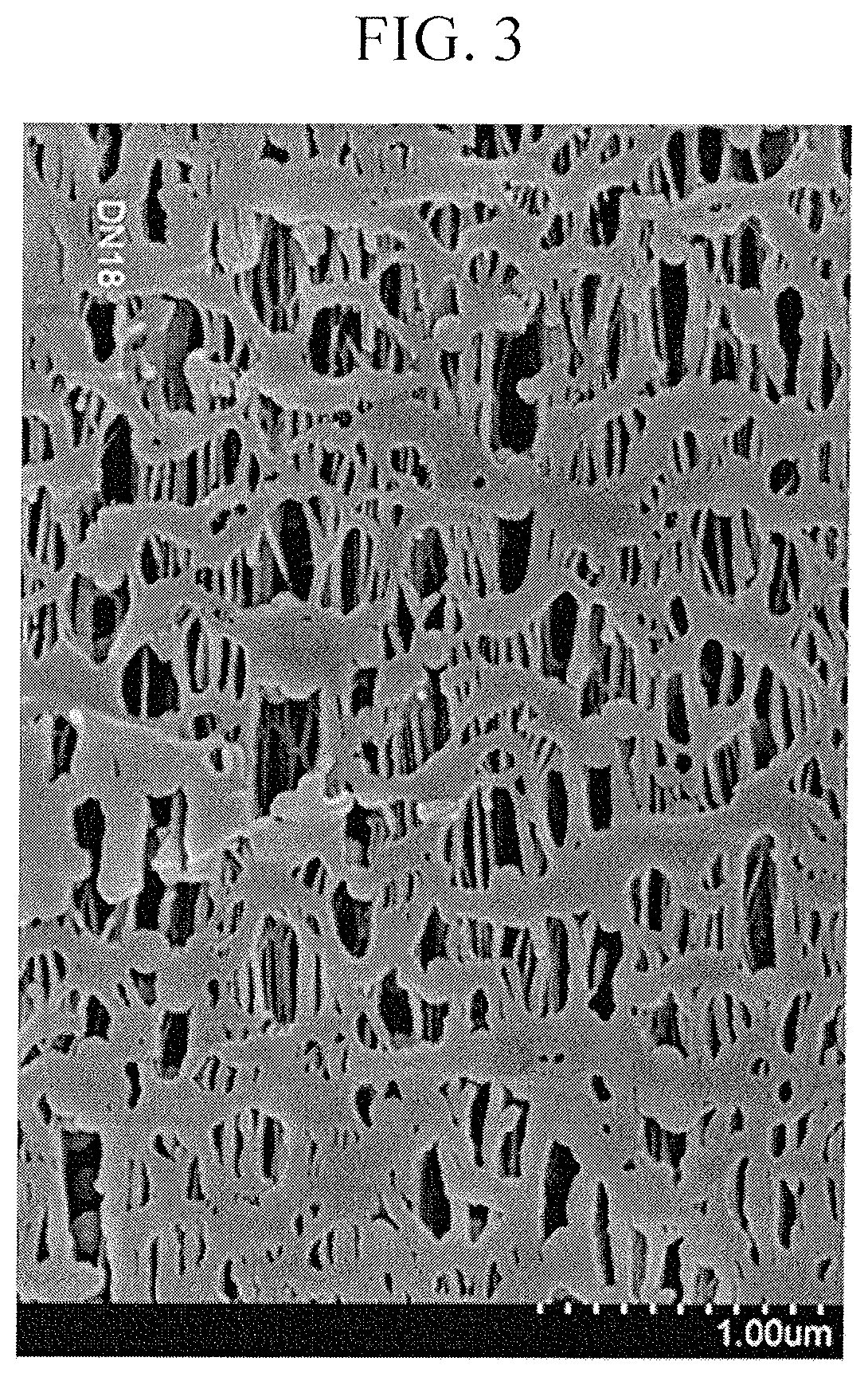 Porous film, separator comprising same, and electrochemical cell