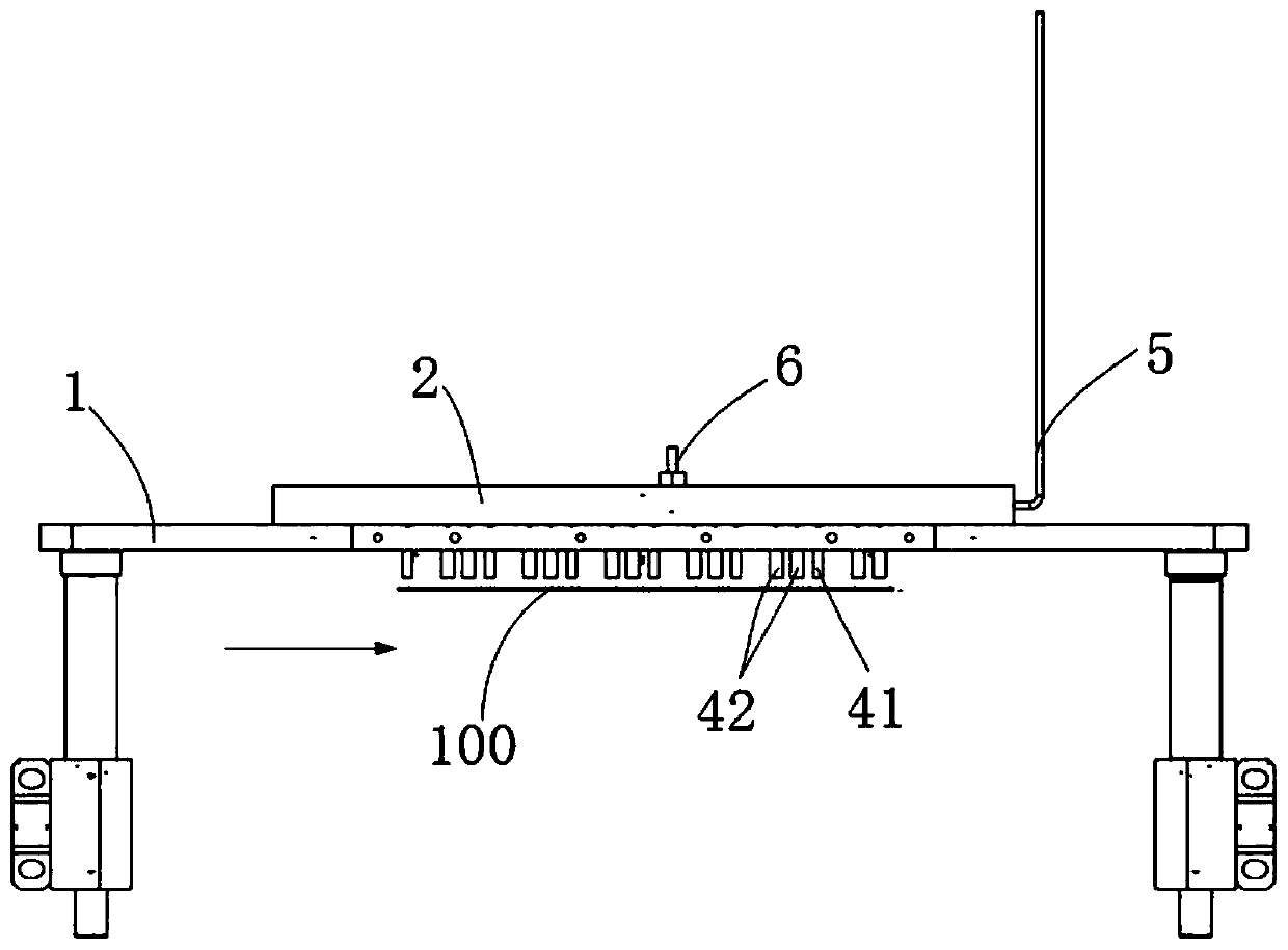 Welding device and series welding equipment