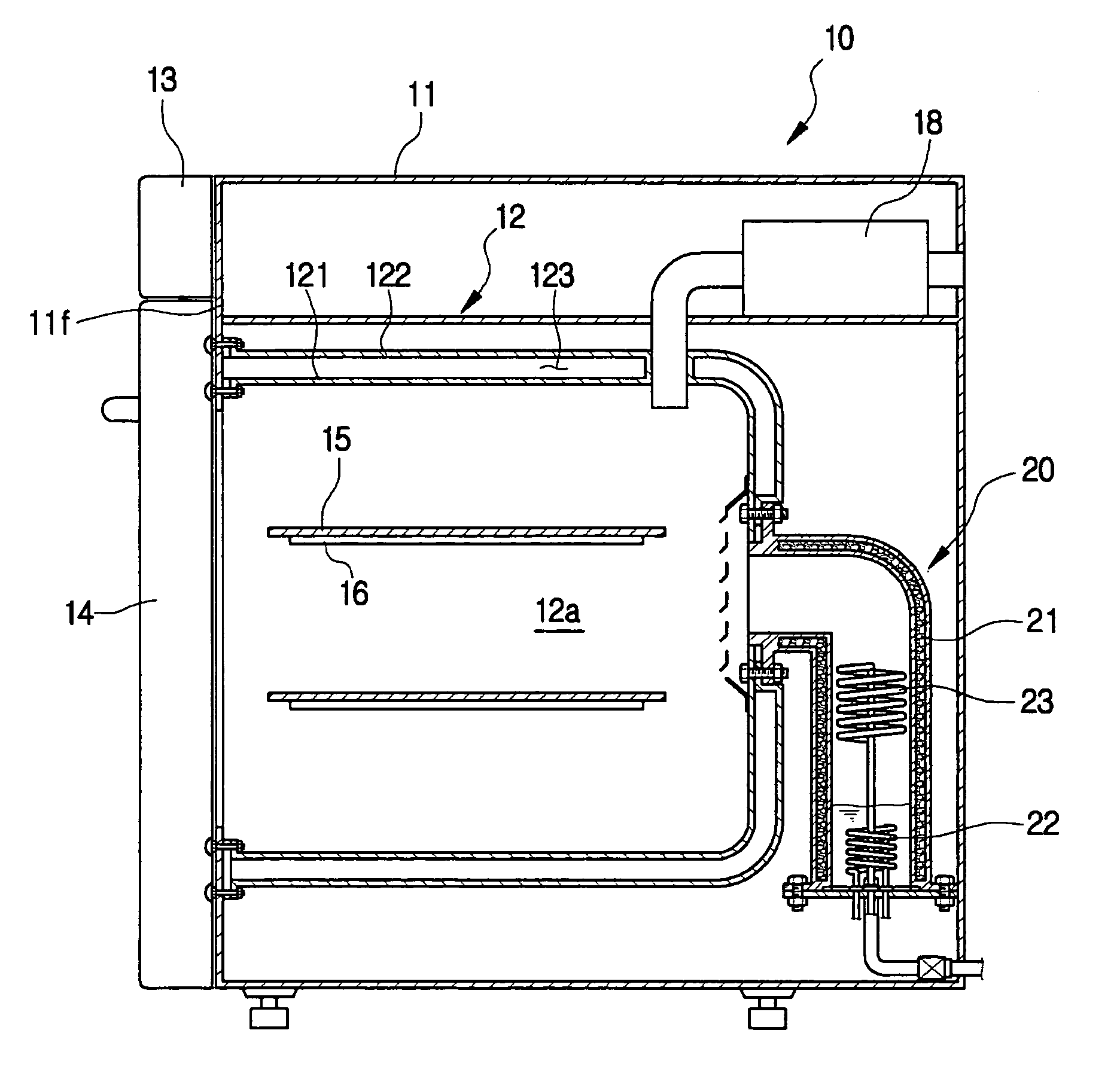 Steam oven having an inner casing including a vacuum