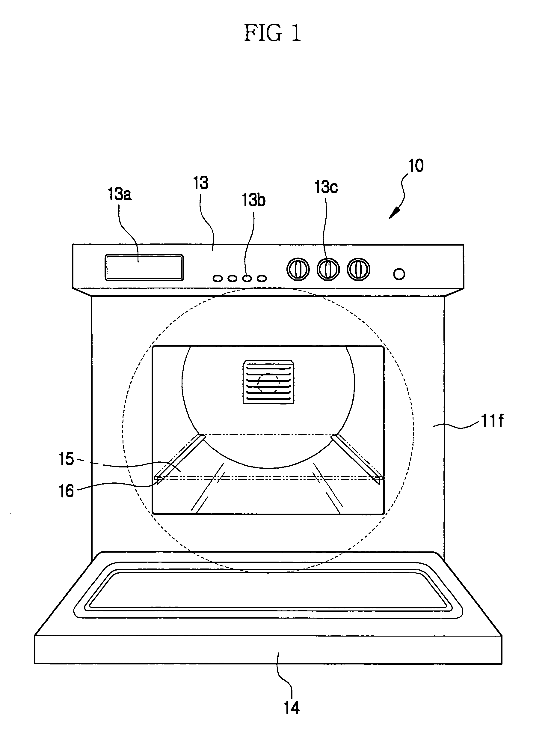 Steam oven having an inner casing including a vacuum