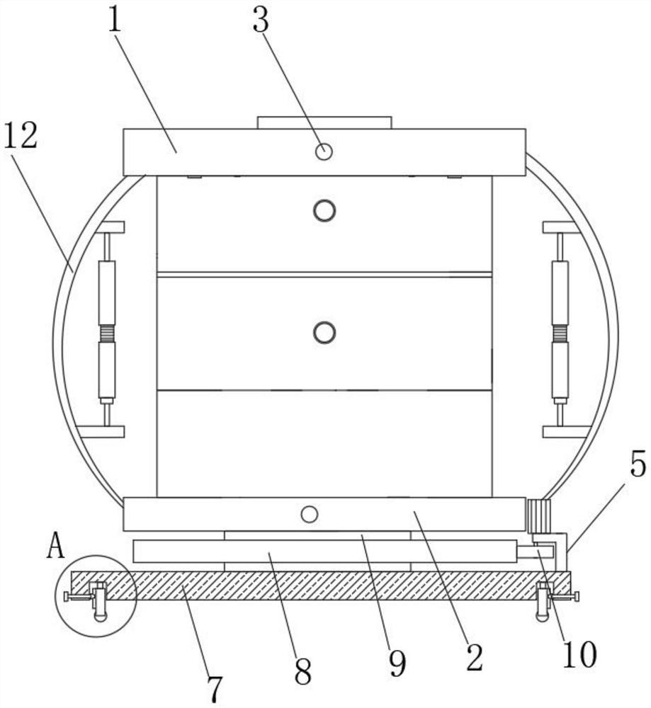 A mold with good safety performance and convenient adjustment