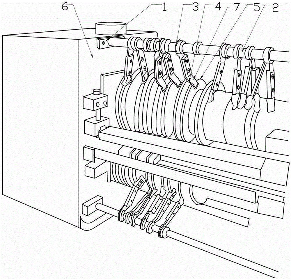 Auxiliary mechanism on disk slitting machine