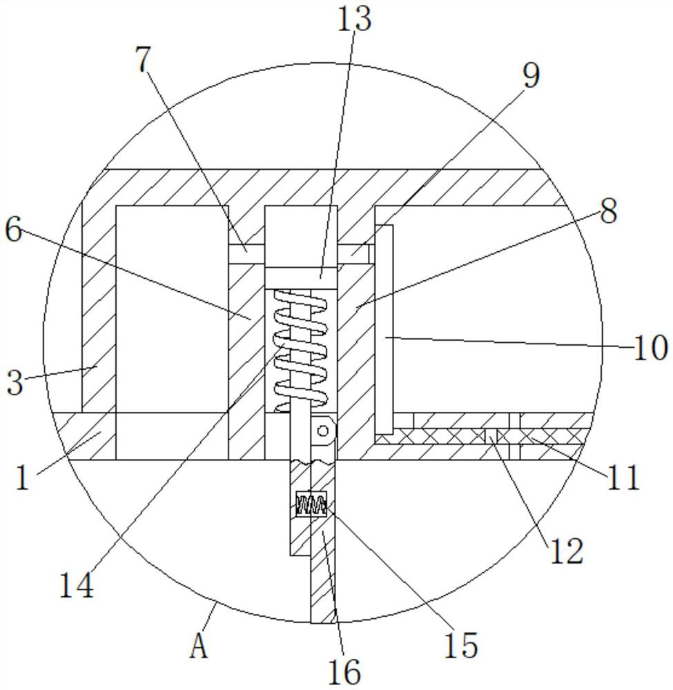 Industrial triple-effect salt-containing wastewater evaporating crystallizer and pressure balancing method