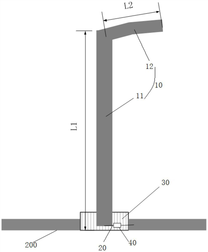 Short-wave antenna device and implementation method based on metal road facilities