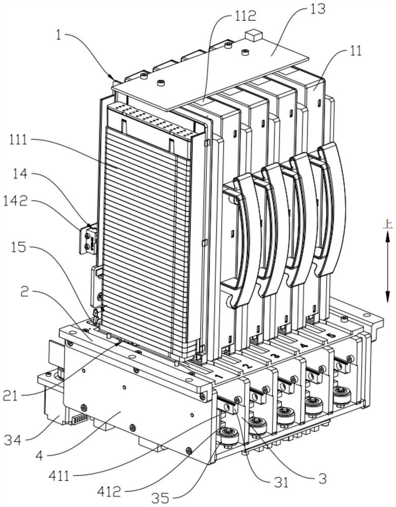 Reagent card pushing structure and immunoassay analyzer thereof