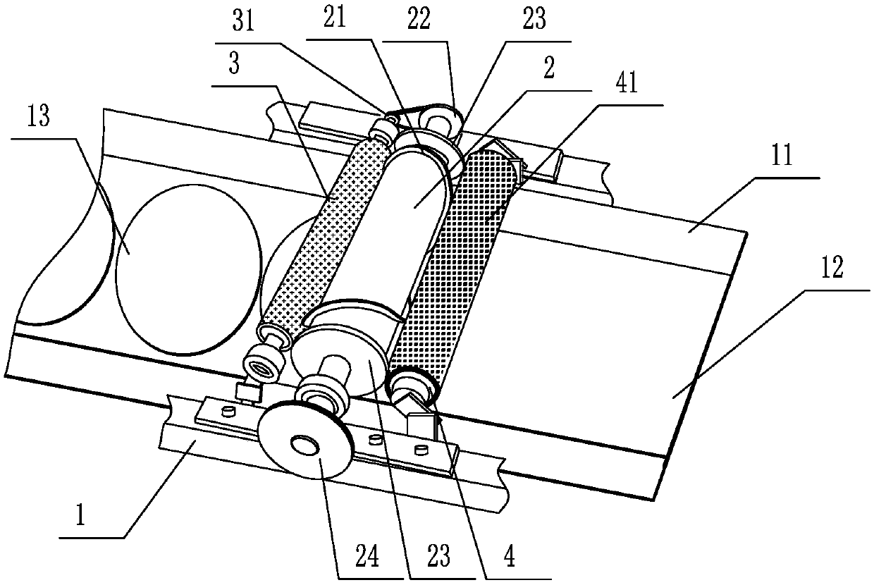 Round cake shaping device of cake rolling machine