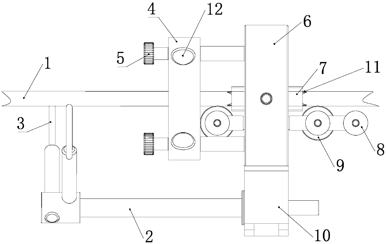 Automatic mold opening and closing mechanism for rubber coating and spraying of high-voltage electrified overhead bare conductor robot