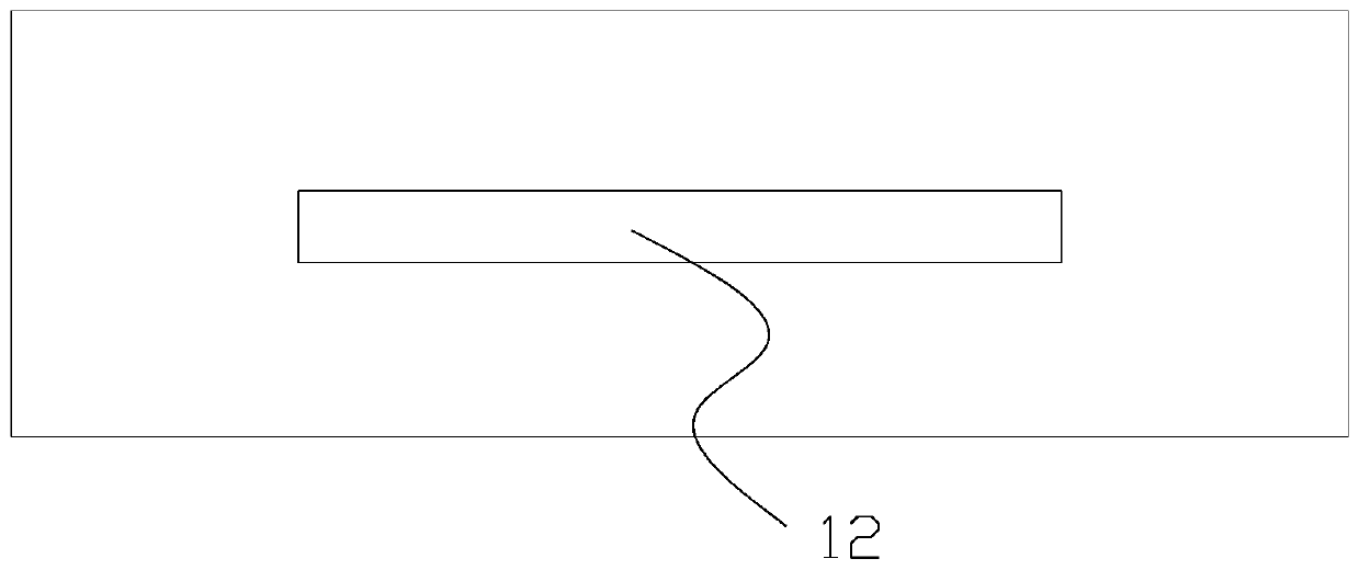 Microstrip transmission device and preparation method