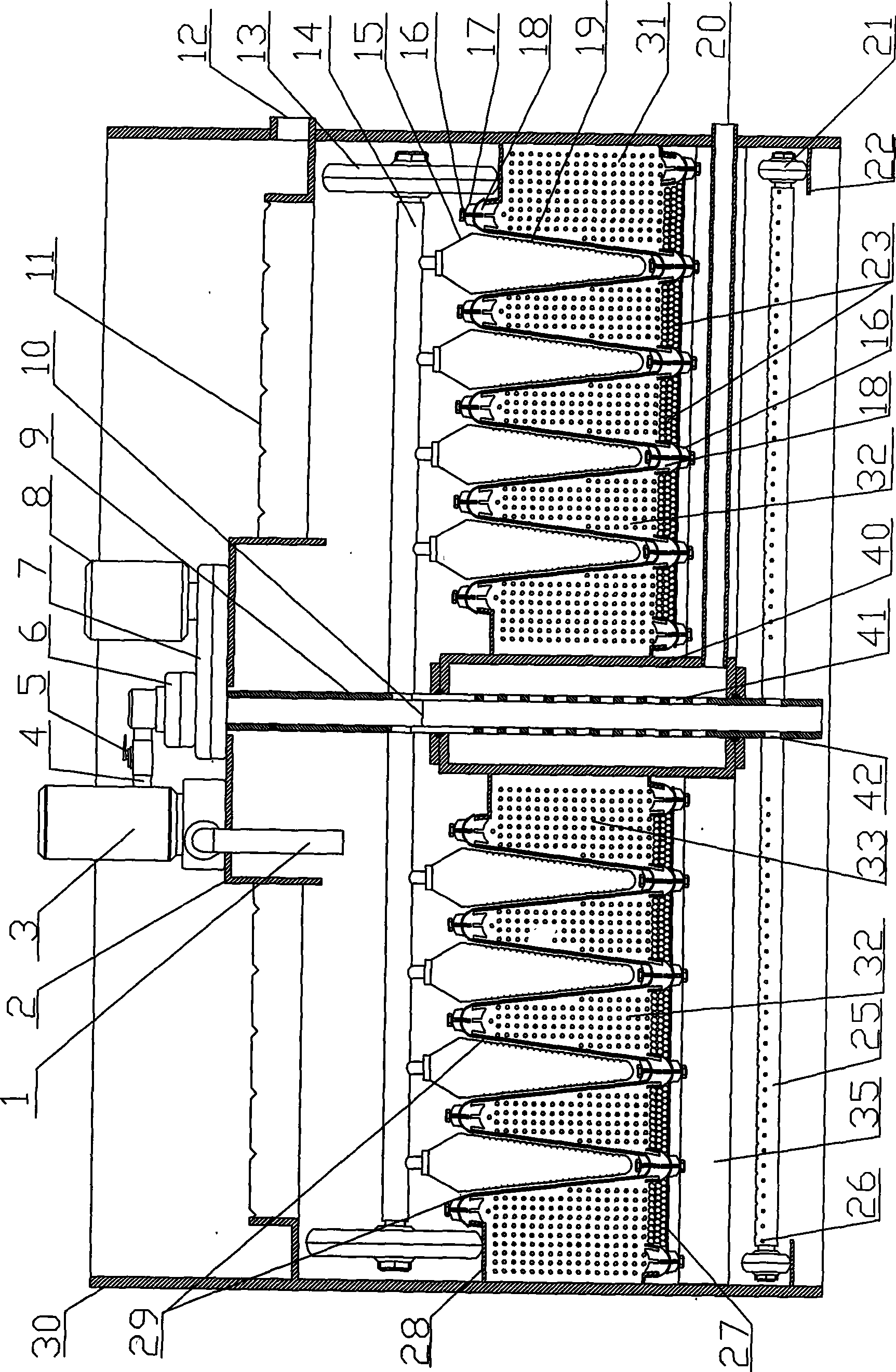 V shaped groove type microgrid component capable of continuously on-line updating dynamic membrane and use method thereof