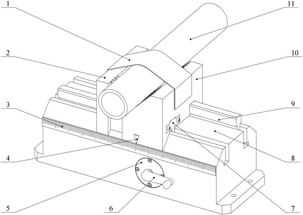 Circular tube centering flexible clamp for magnetic pulse welding