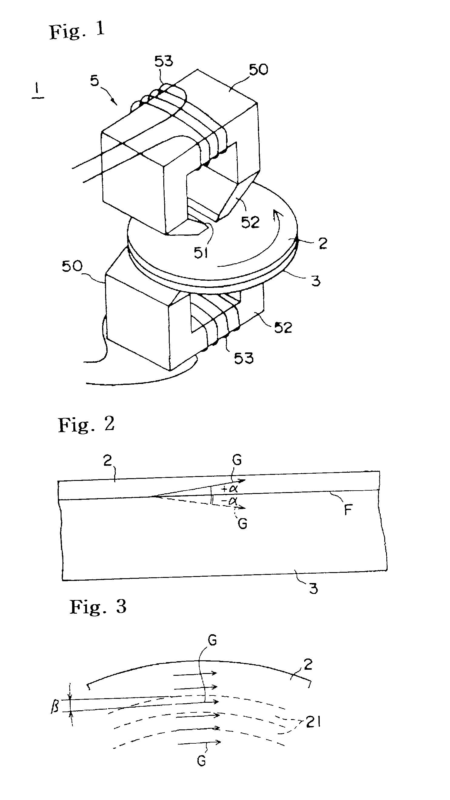 Method and apparatus of magnetically transferring information signal from master medium to slave medium