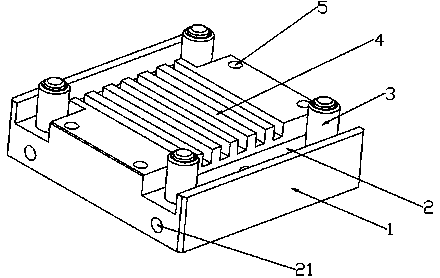 Universal clamp applicable to clamping plastic molds on various processing units