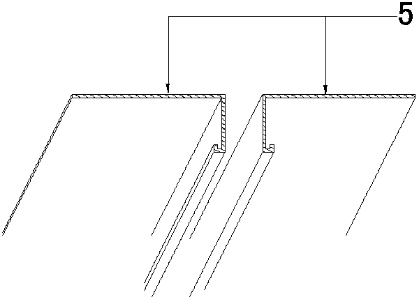 Closing structure for expansion joint reserved in wall surface or roof surface