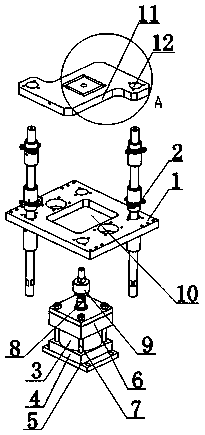 Pallet cargo lifting and carrying device for hand-cranking fork lift truck