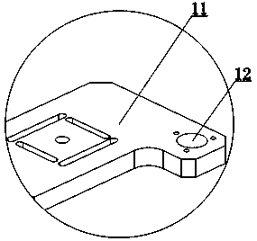 Pallet cargo lifting and carrying device for hand-cranking fork lift truck