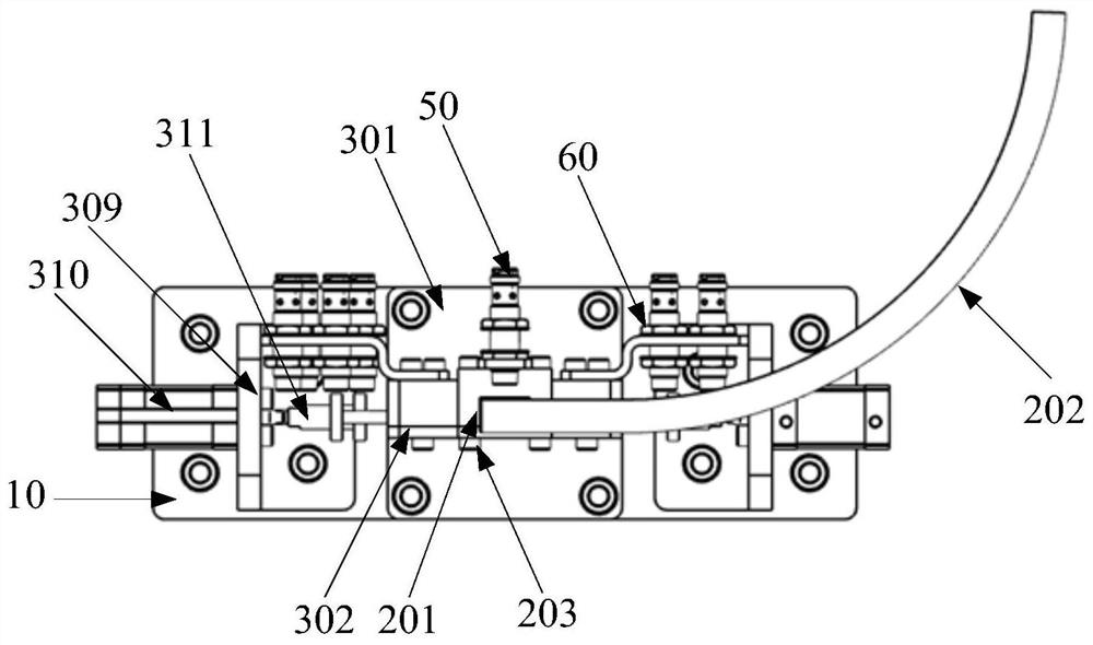 Engine cylinder block oil plug distributing mechanism