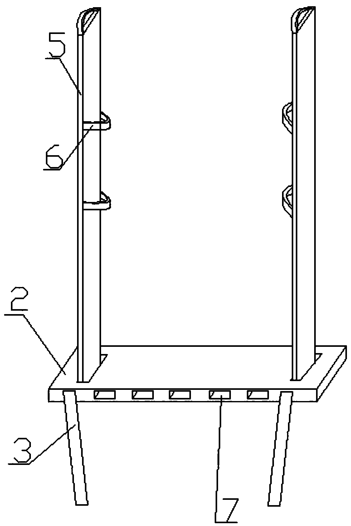 Insulating pedal for live operation of distribution network