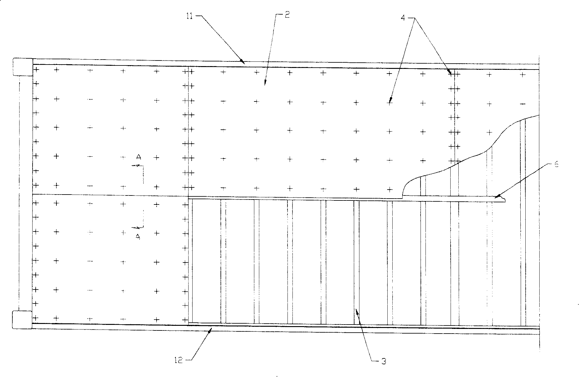 Container having sealing strip at floor splicing seam