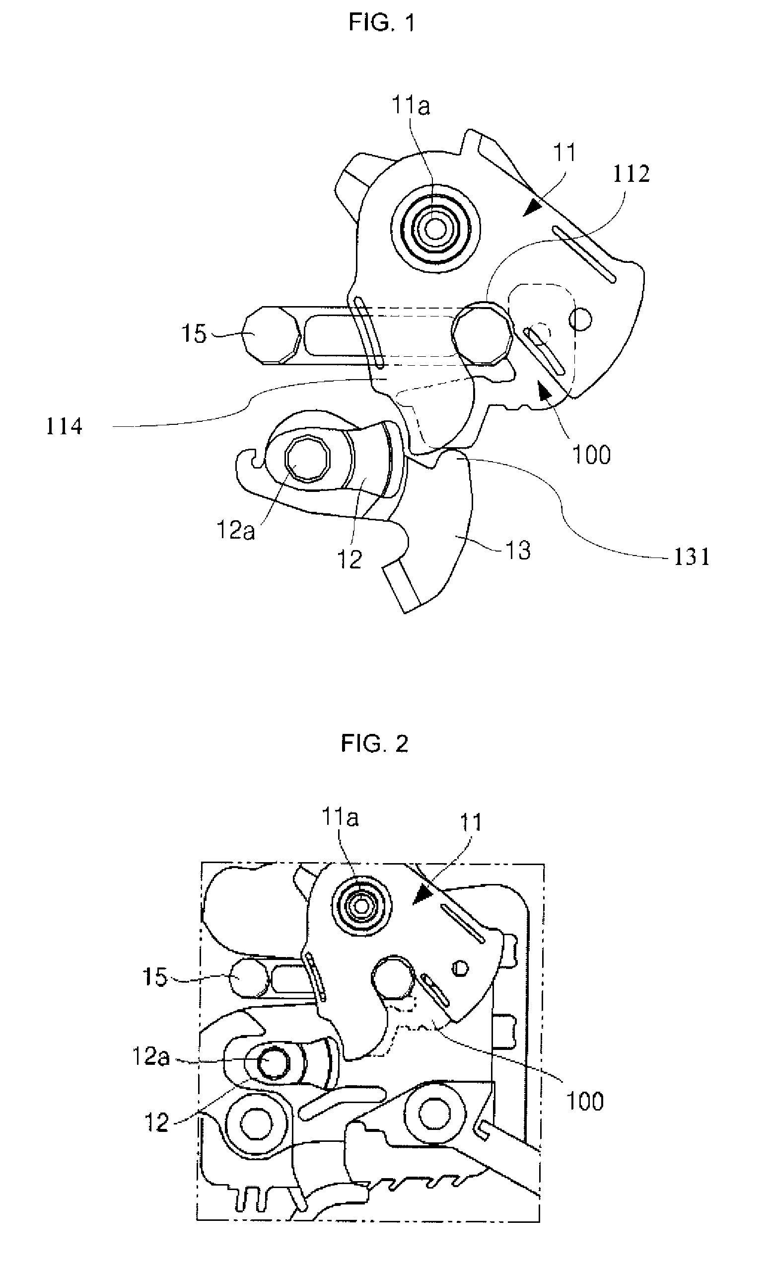 Door latch assembly with damping member of automobile