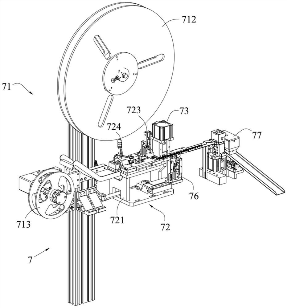 Feeding and waste recycling integrated feeding device