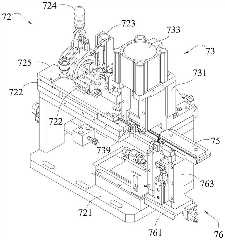 Feeding and waste recycling integrated feeding device