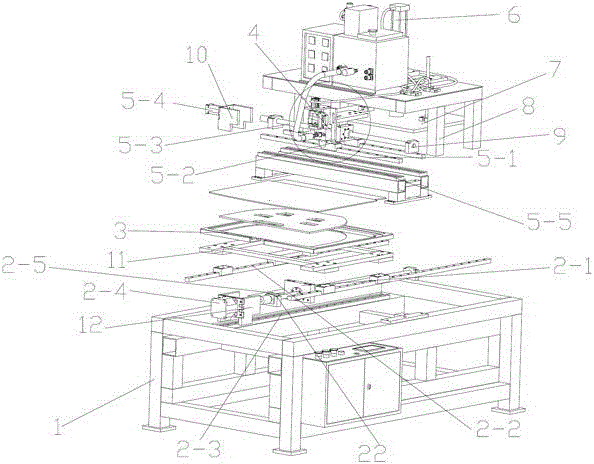 Automatic glue spraying and compounding machine for automobile trunk carpet production and production method