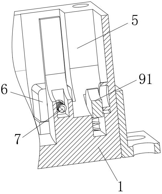 Intelligent short-circuit protection device for electrical distribution box and use method of intelligent short-circuit protection device