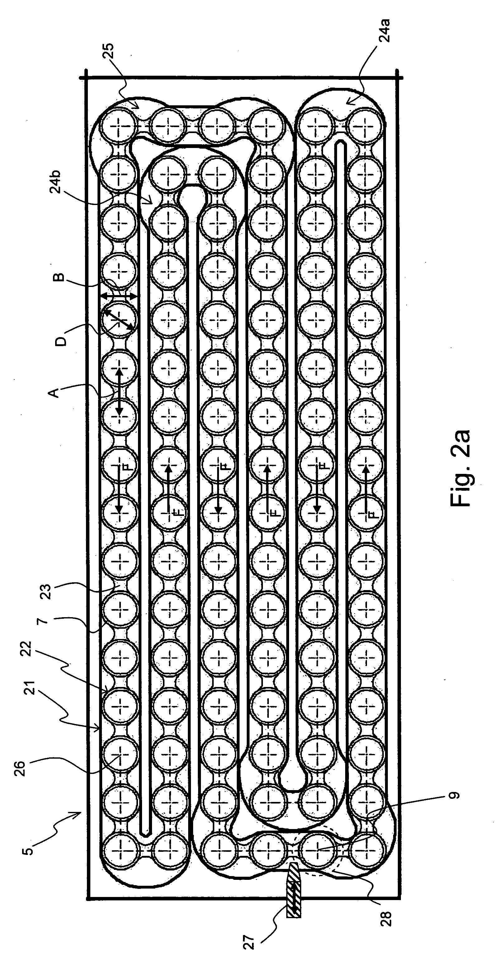 Sample exchange device having a sample receptacle guided through a meandering path, in particular for an NMR spectrometer