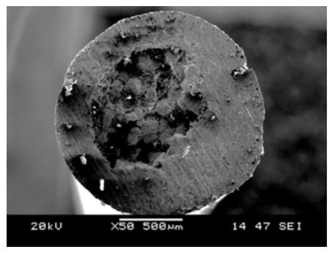 Self-lubricating wear-resistant flux-cored wire containing nickel-coated graphite component and welding method thereof