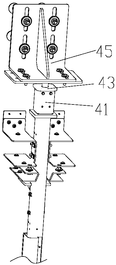 Insulating member of station door assembly