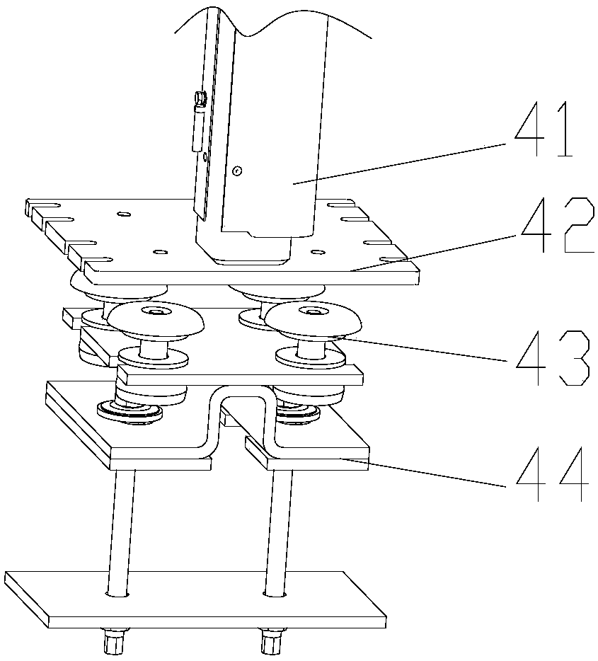 Insulating member of station door assembly