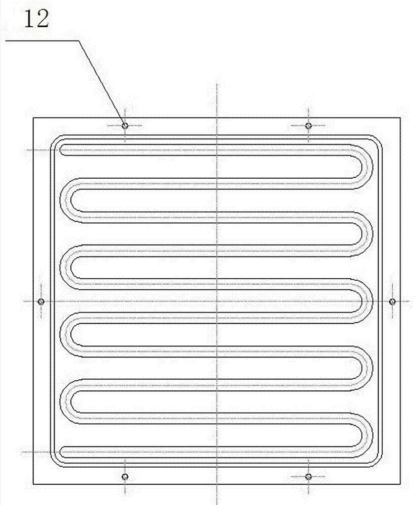 A test mold capable of realizing constant temperature at the bottom of the rutting specimen