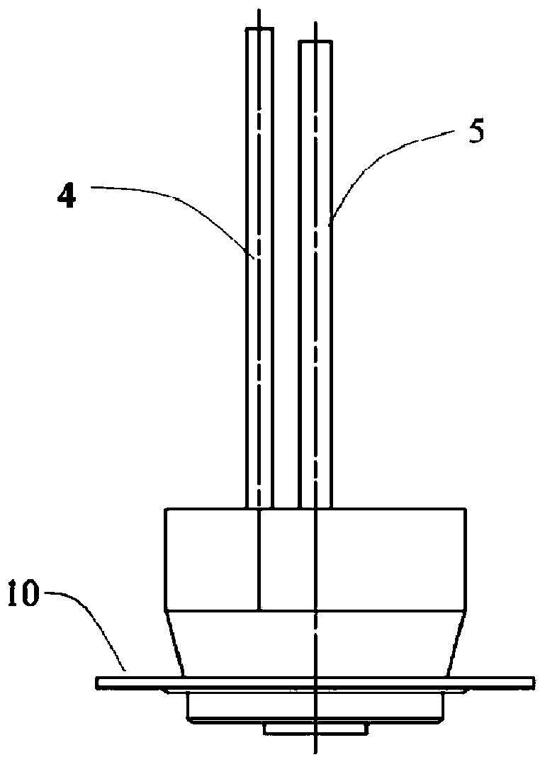 Combustion gas turbine low-emission combustion chamber and variable load air distribution adjusting method