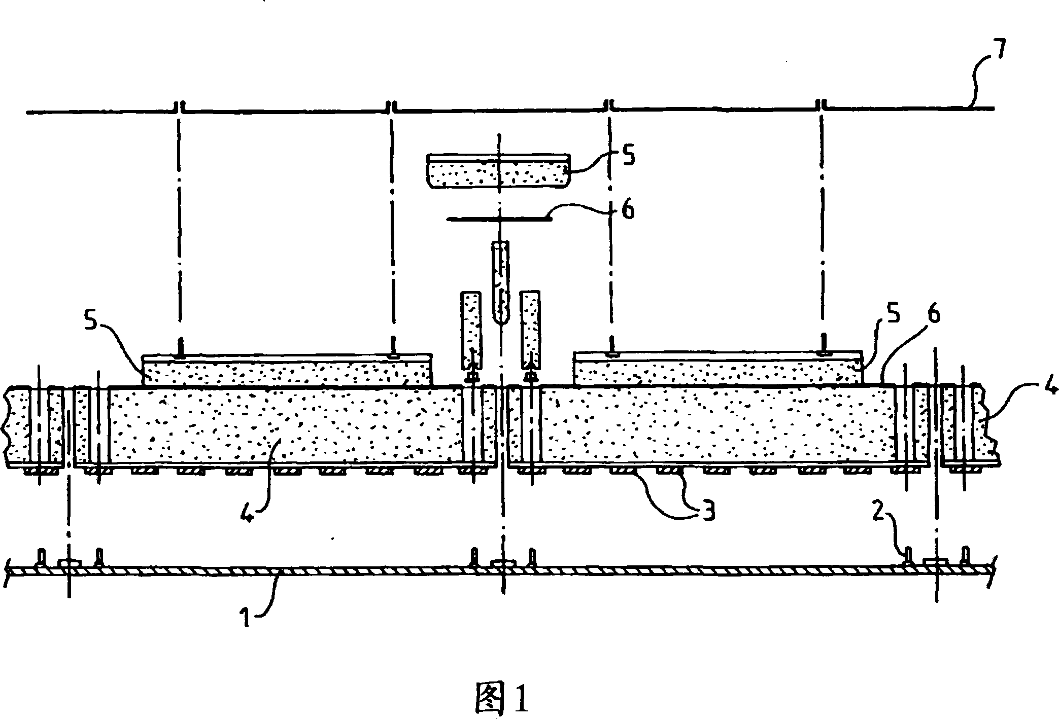 Method for adhesively fixing liquid gas adiabatic apparatus by undulance adhesive strip